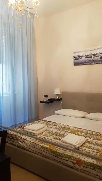 Guesthouse Re Ferdinando Наполи Екстериор снимка