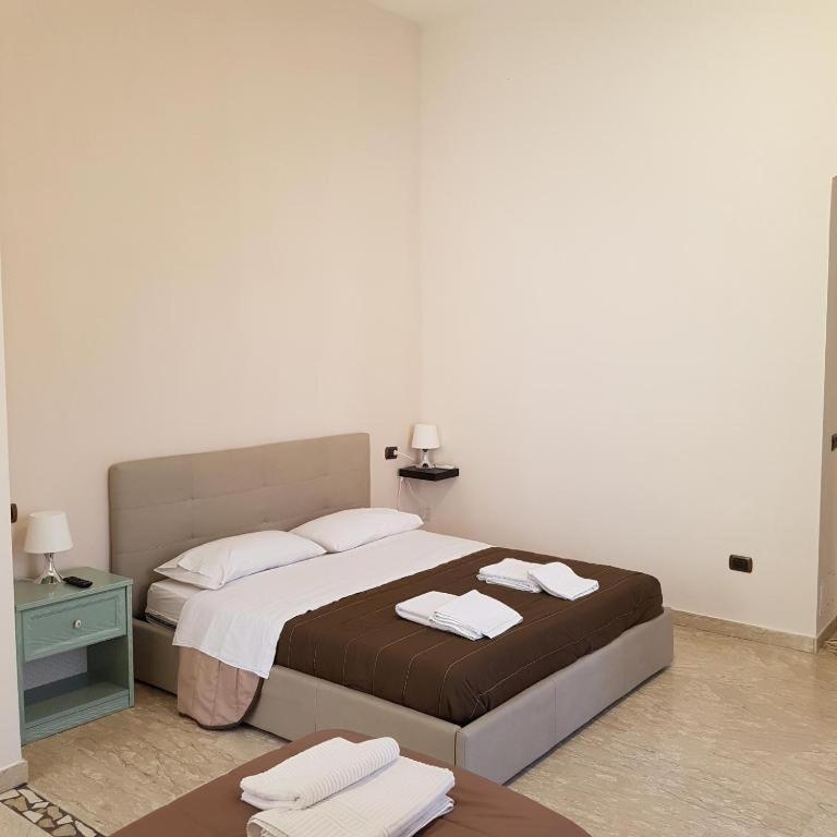 Guesthouse Re Ferdinando Наполи Екстериор снимка